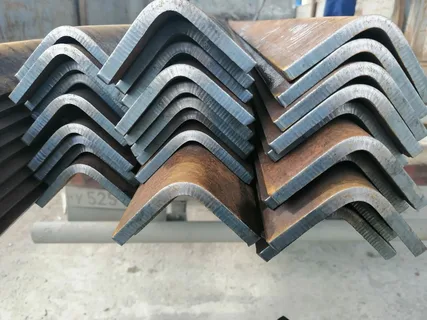 Уголок гнутый