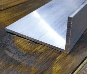 Анодированный уголок 50х4,5 мм АМцС ГОСТ 13737-90